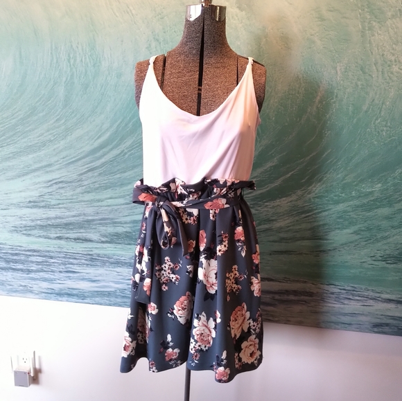 Adorable paper bag skirt dress - Picture 3 of 6